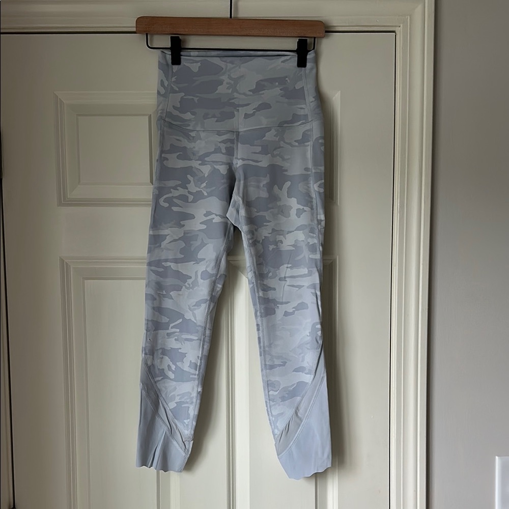 NWOT Lululemon 23” Wunder Under Leggings